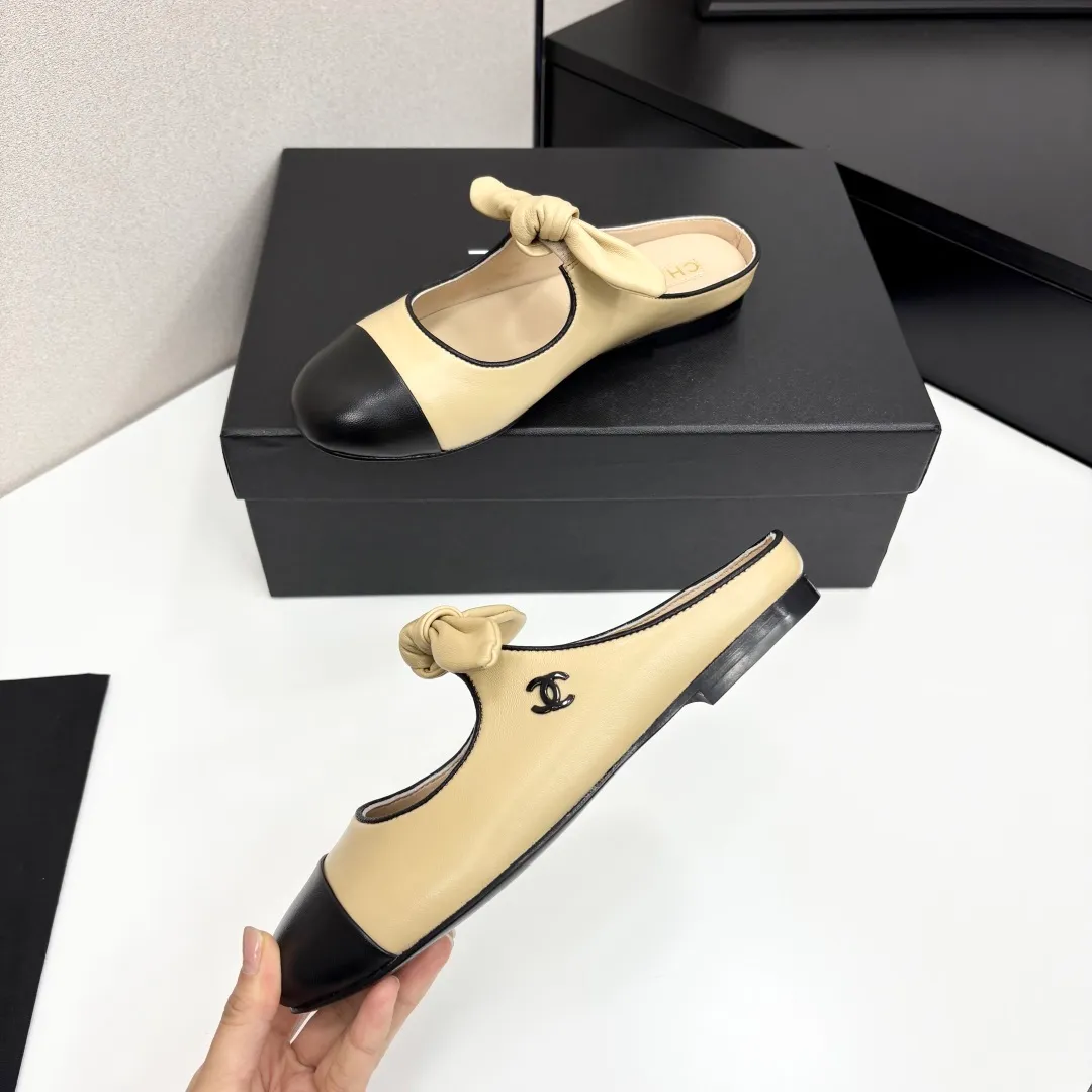 👟👟Ex-factory price 480👟👟 Chanel 25C Early Spring Mary Jane Shoes Series This season’s shoes are all great! The pure black Mary Jane is very comfortable on the feet and the upper leather is also very soft, so you don’t have to worry about rubbing your feet. The bunny ears are also very cute, and the black and white color matching and black fabric cover are very nice. Upper cowhide, inner sheepskin, genuine leather outsole Size: 35-39 40/41 Customized, non-refundable and non-exchangeable